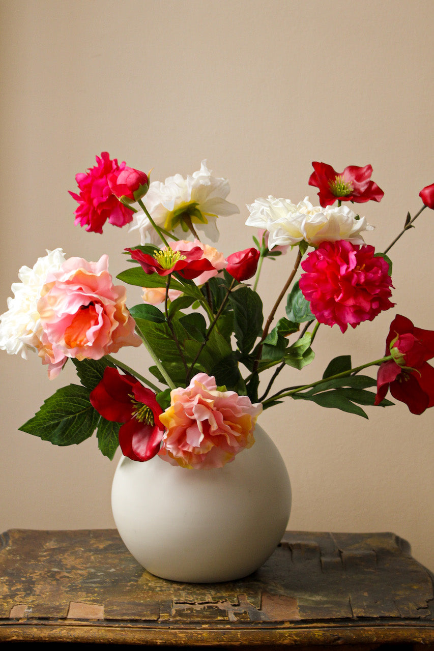 Bouquet Ada — Composition de Dahlias & Hellébores