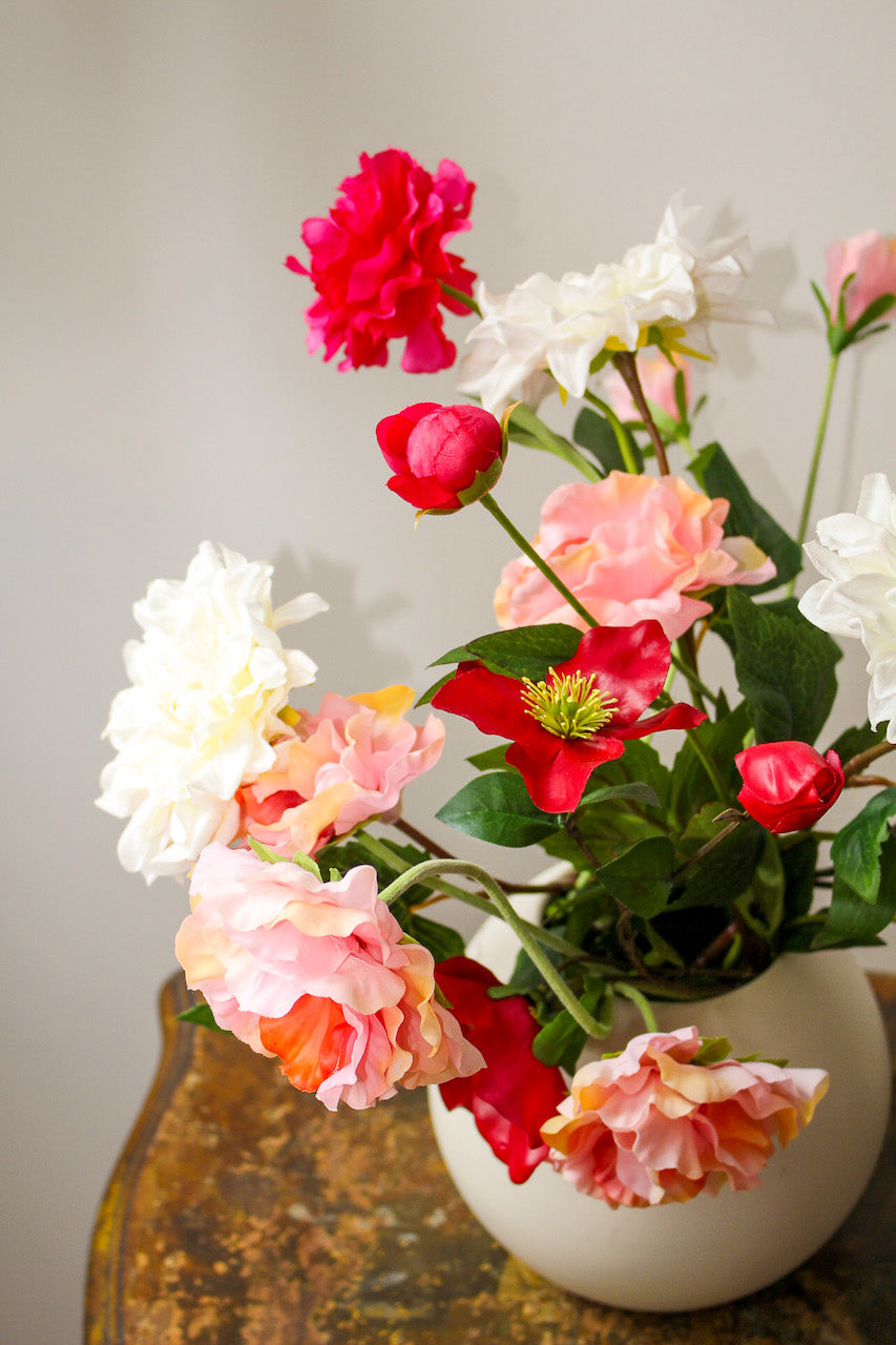 Bouquet Ada — Composition de Dahlias & Hellébores